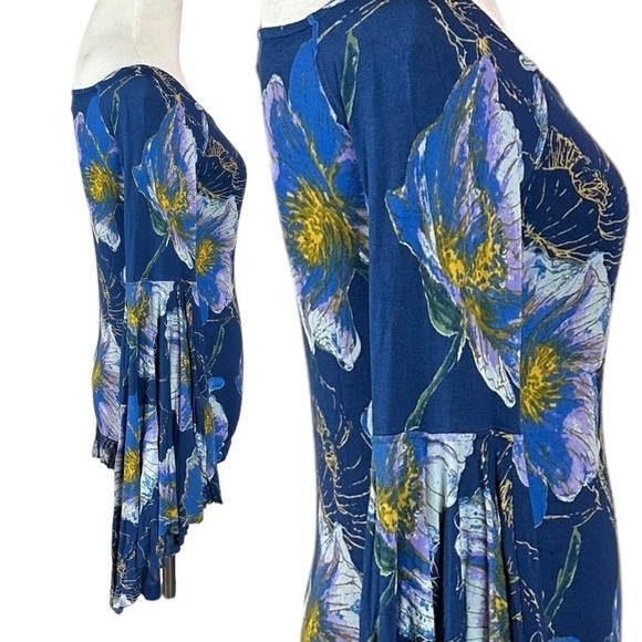 Free People We The Free Printed Birds Of Paradise Top in Navy - Picture 12 of 16